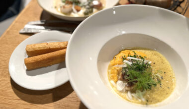 © Stéphanie Borg - Au sein de la Cuisine-à-Manger, restaurant de l'hôtel Ermitage dans les monts d'Or, le chef Nicolas Moreau propose une cuisine délicate.