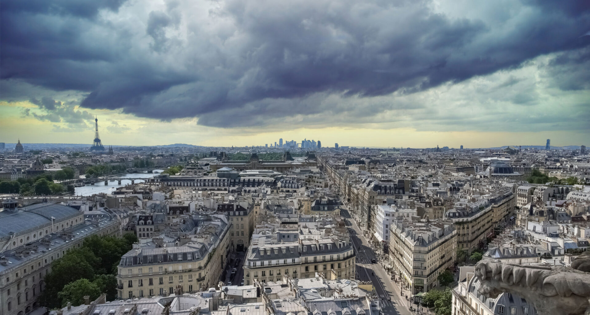 © Shutterstock - Après un épisode de canicule, une violente dégradation orageuse est attendue ce mercredi soir sur toute la région francilienne, avec des risques de grêle et de vents violents.