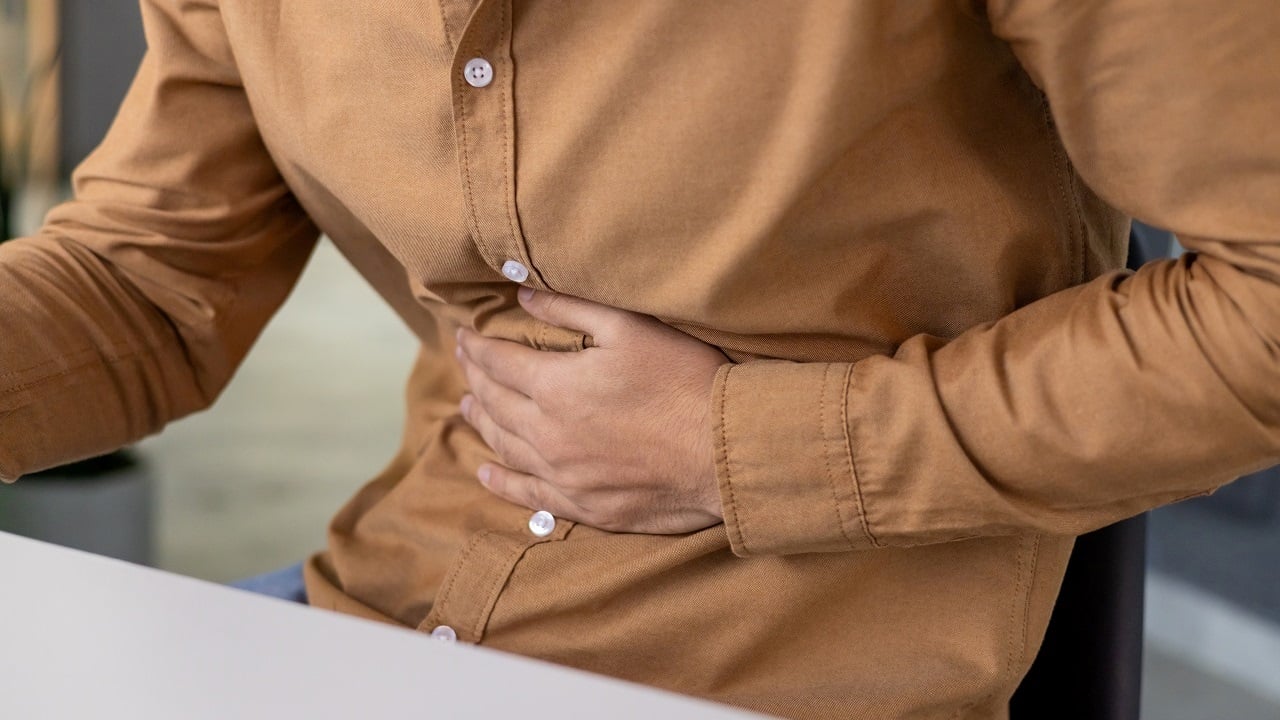 ce cancer autrefois rare avant 50 ans grimpe chez les femmes, les symptômes ressemblent à une simple indigestion
