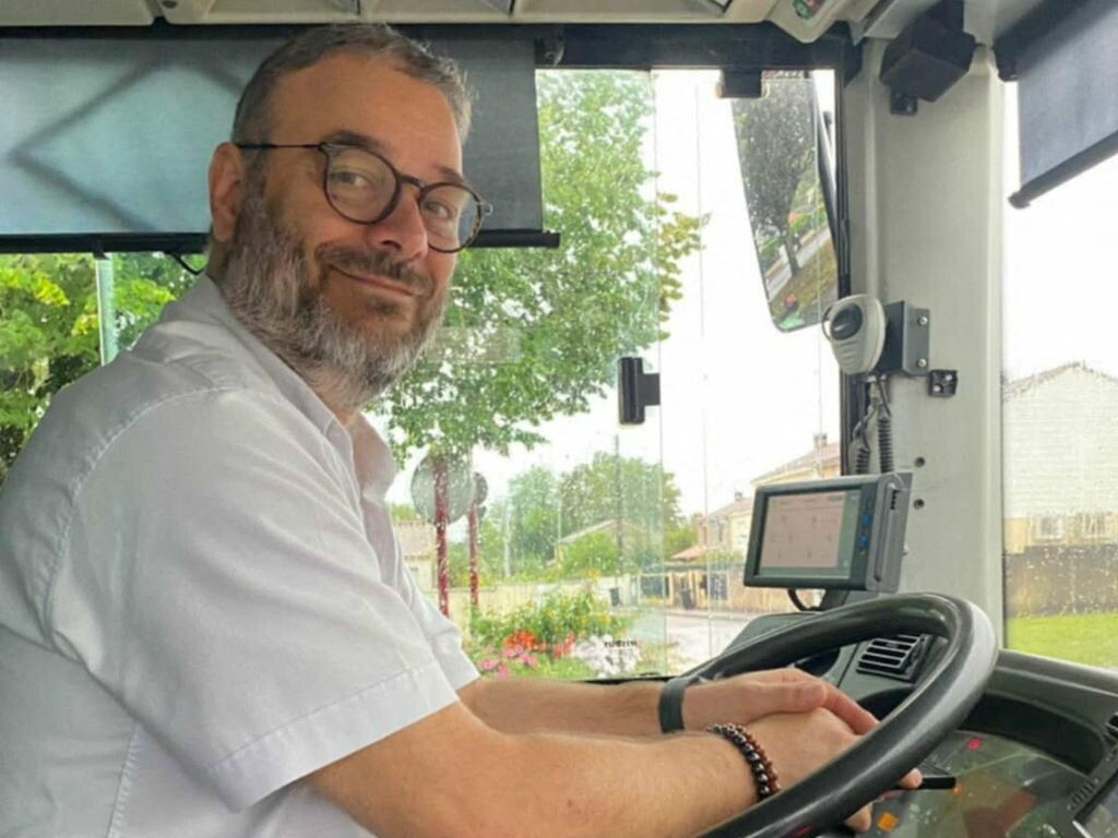 pourquoi ce chauffeur de bus risque le licenciement après avoir été lynché par un passager