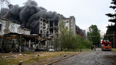 La ville de Kharkiv se réveille au petit matin avec des bombardements russes. - AFP
