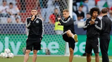 Robin Gosens, Joshua Kimmich et Karim Adeyemi à l'échauffement, avant Allemagne-Portugal, ce mercredi 4 juin. - Alexandra BEIER / AFP