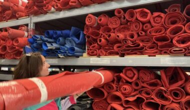 Stylistes, troupes de théâtre, défilés de mode... La seconde vie à Marseille du tapis rouge du festival de Cannes
