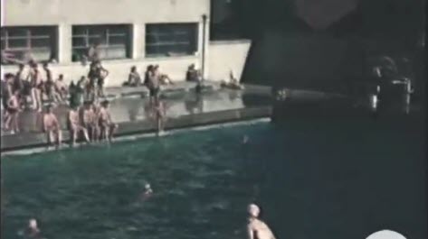 Le bassin extérieur de la piscine.  Photo Henri Catonnet