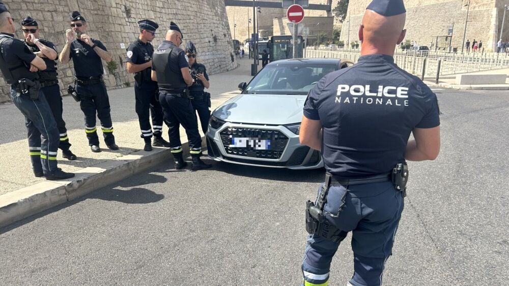 interdiction de circulation et contrôles de police