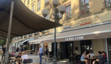 Lyon. Cet énorme bar sportif qui se transforme en club le soir ouvre sur les quais de Saône