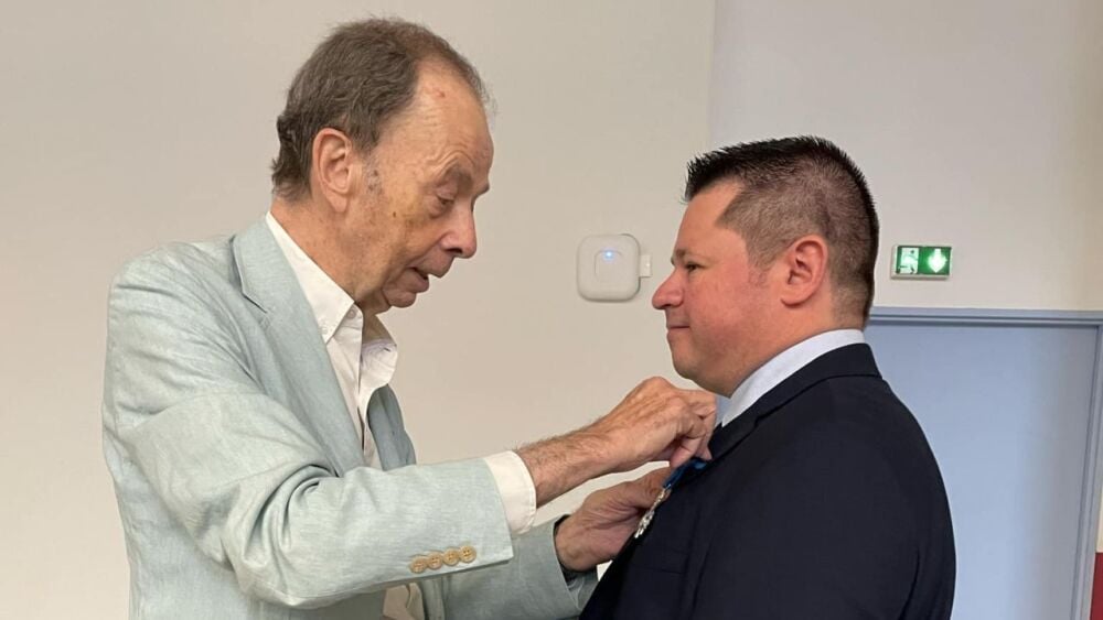 Le "patient-expert" Jérôme Defazio reçoit l'Ordre national du mérite à Marseille