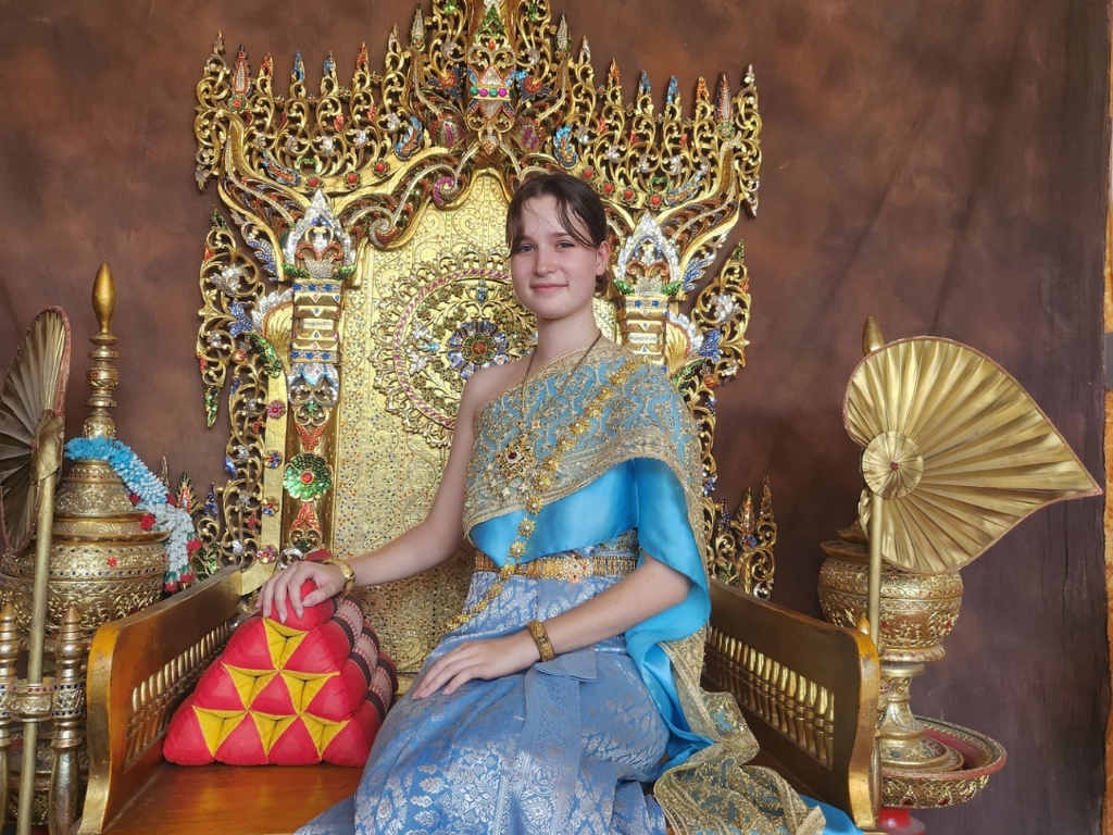 originaire de Nantes, Louise a vécu un an en Thaïlande