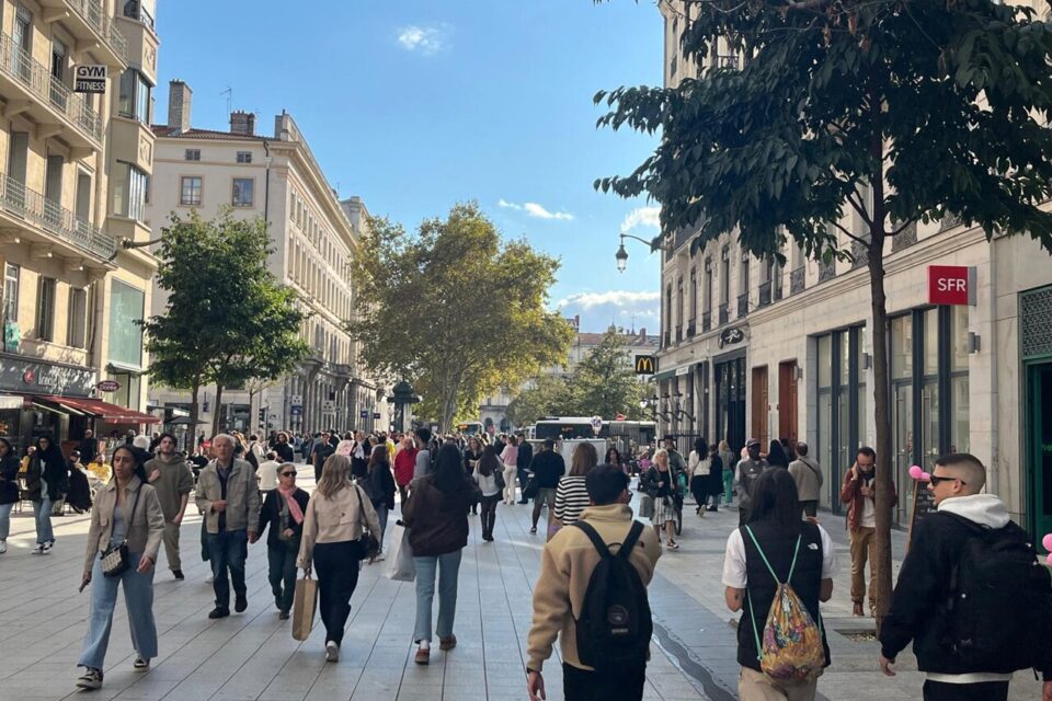 Les prix excessifs des loyers rue de la République à Lyon favorisent l'implantation de grandes chaînes.