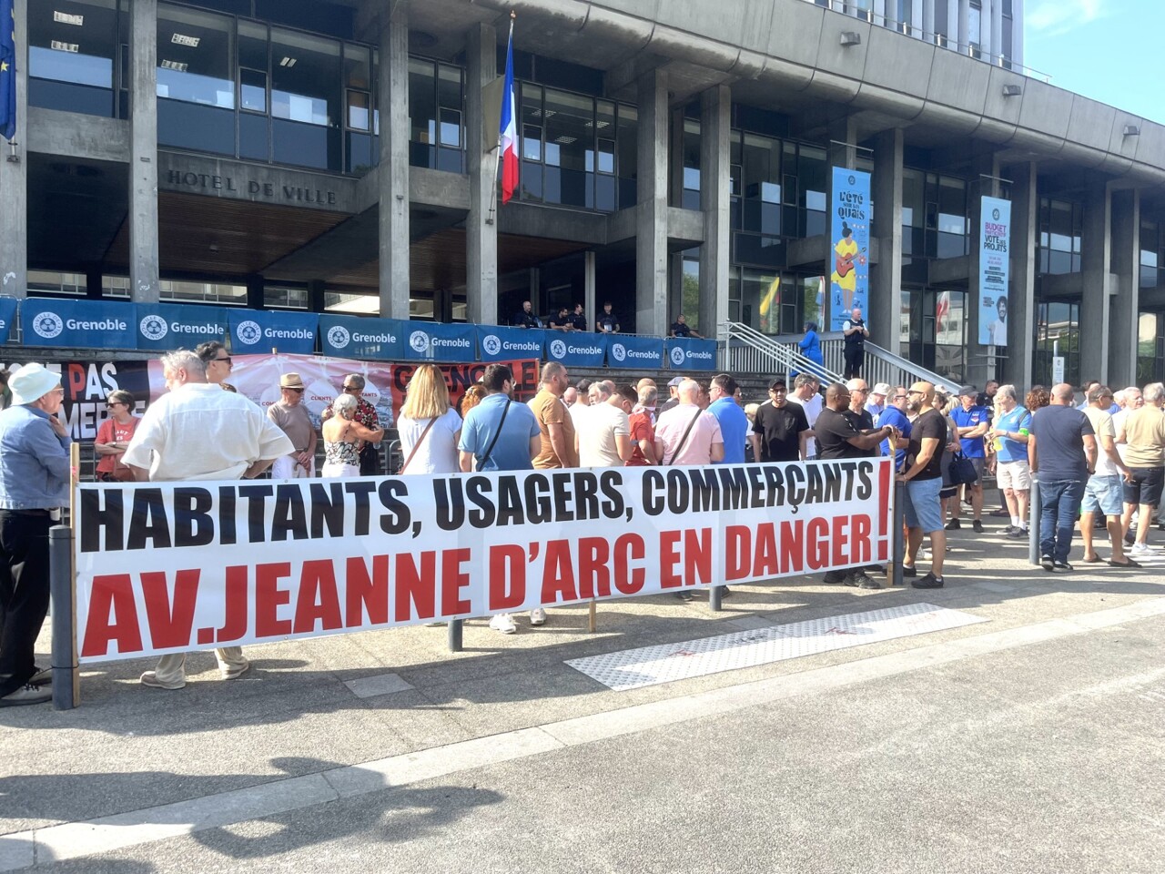 Grenoble. Habitants, taxis et commerçants enragent contre Éric Piolle : "Son dédain, ça suffit"