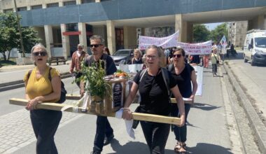 à Villejean, profs et parents manifestent contre la fermeture de leur établissement