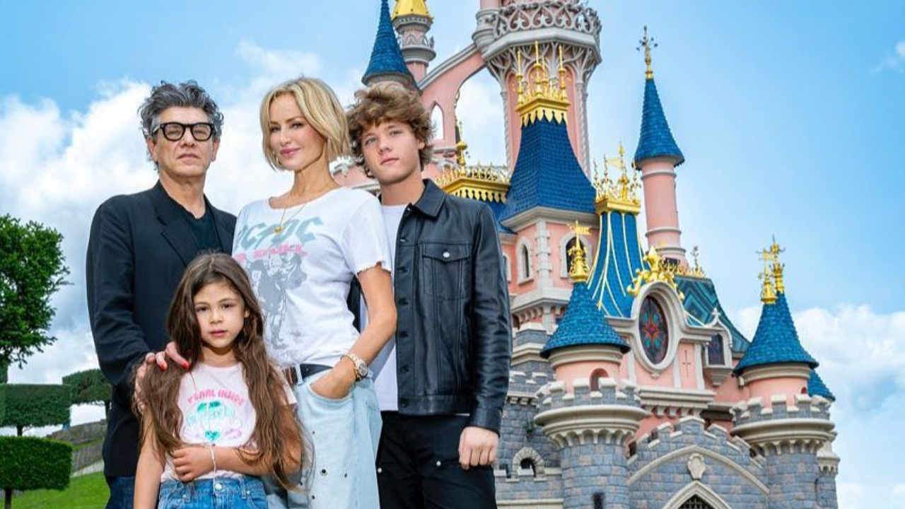 Marc Lavoine et Adriana Karembeu dévoilent de tendres photos en famille à Disneyland Paris