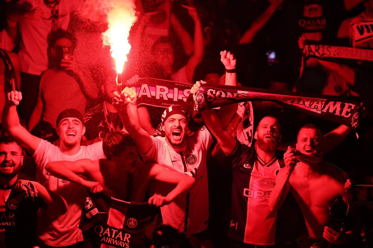 VIDÉO. Tour Eiffel scintillée, feux d'artifice... Paris fête le premier titre de Ligue des champions du PSG
