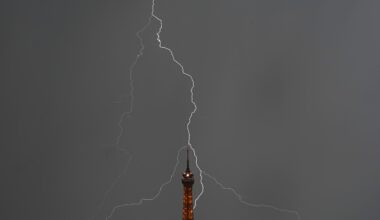 VIDÉO. Arbres arrachés, métro inondé... Un orage dantesque s'abat sur Paris, les dégâts déjà nombreux