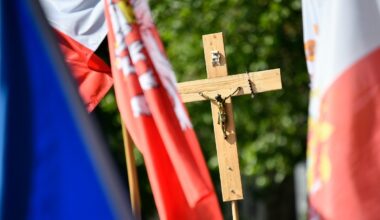 l'immense pèlerinage de jeunes traditionalistes est parti de Paris vers Chartres