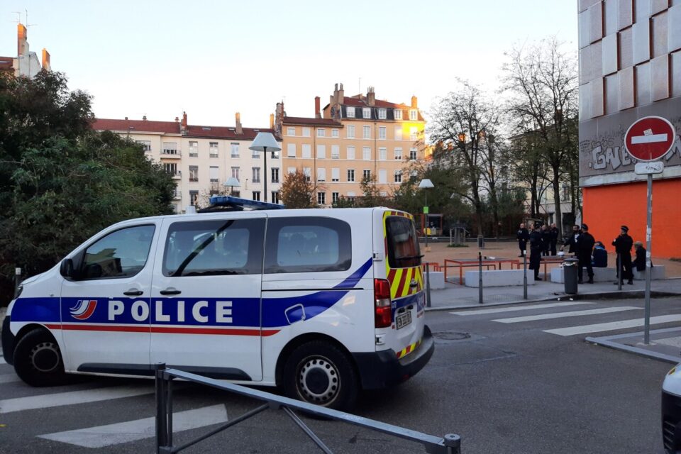 La police a procédé à deux interpellations pour outrage à agent, mercredi 16 novembre, lors d'un énième contrôle depuis septembre. 
