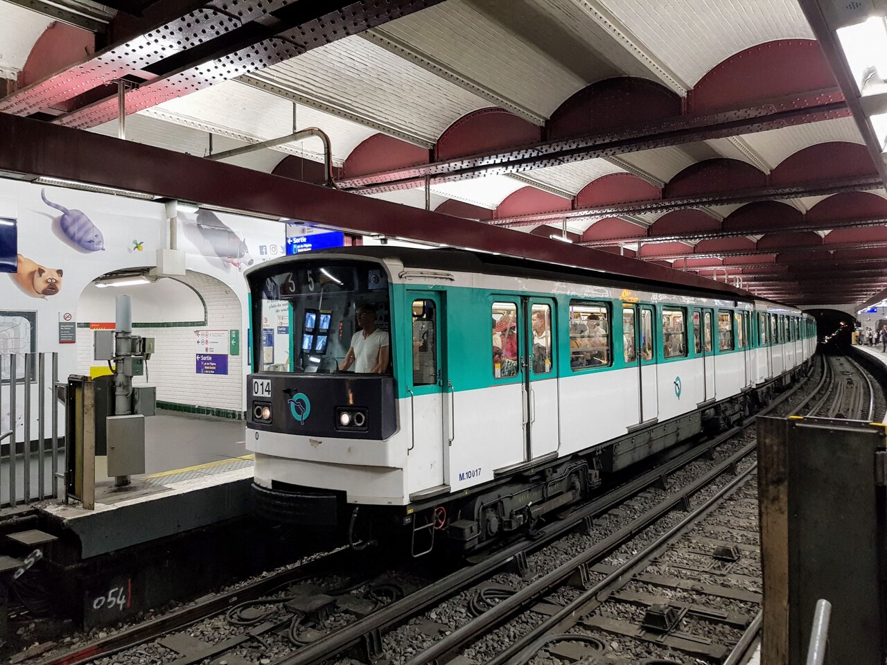 plusieurs stations de la ligne 3 du métro à Paris vont fermer plus d'un mois pour travaux
