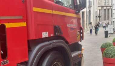 trois voitures prennent feu, les pompiers interviennent