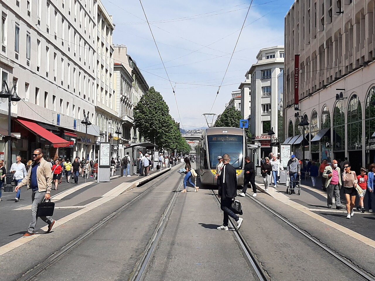 les bus et tramways à l'arrêt toute une journée