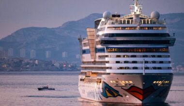 Après Nice, Cannes limite le nombre de paquebots géants dans sa baie à un seul par jour