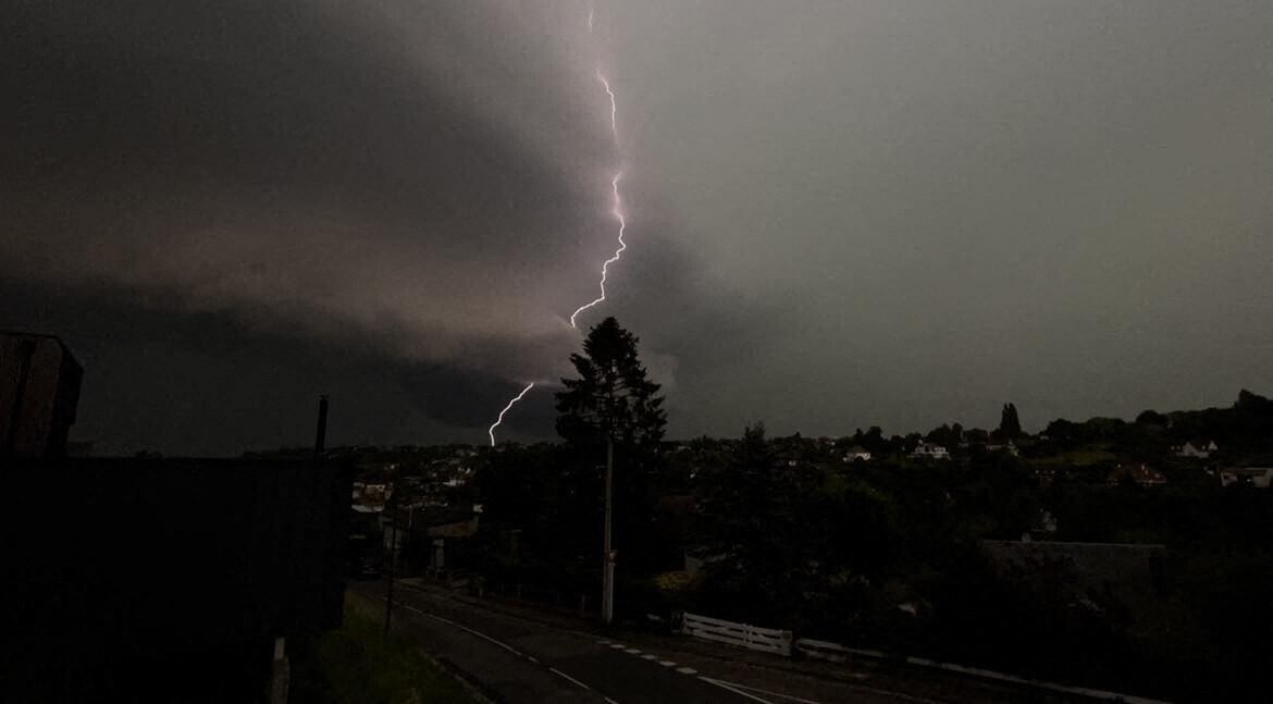 Incendies, trains stoppés, façade effondrée... Les orages ont fait des dégâts en Seine-Maritime