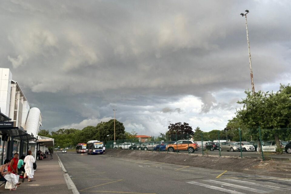 Le ciel s'est fortement assombri vers 20 heures mercredi 25 juin 2025. Comme ici, à Basso Cambo.