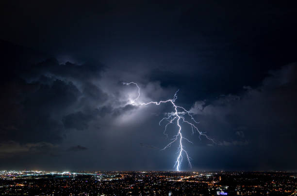 ALERTE ROUGE DANS LE CIEL LIGÉRIEN : ORAGES ET GRÊLE CE DIMANCHE SOIR