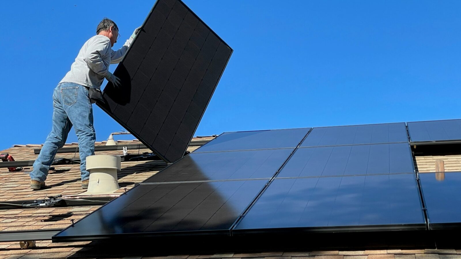 Le solaire bientôt obligatoire sur les toits des nouvelles maisons au Royaume-Uni