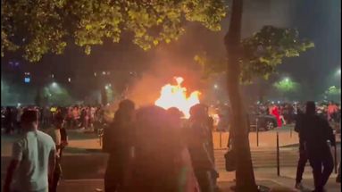 Paris : une voiture incendiée à la porte de Saint-Cloud