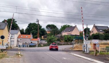 hors-service après un incendie, ce passage à niveau a été réparé