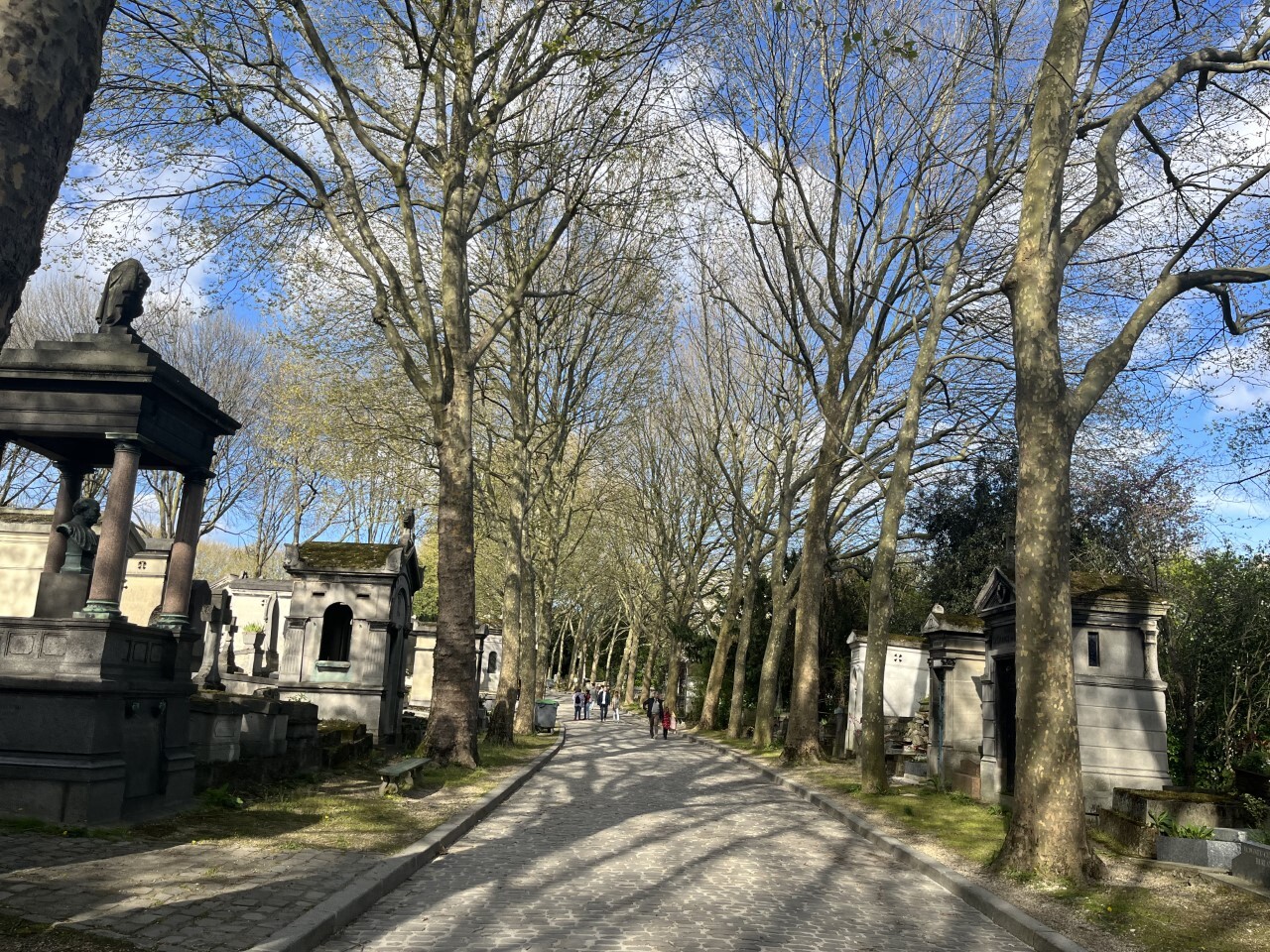 la justice missionne en urgence un expert au crématorium du Père-Lachaise, dont l'état est critique