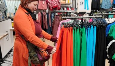 personal shopper à Nantes, Charlotte aide les gens à choisir leurs vêtements