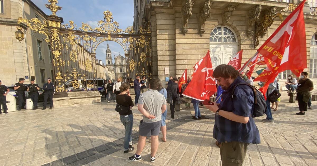 Nancy. Petite manifestation communiste place Stanislas contre une grosse agression à Alès