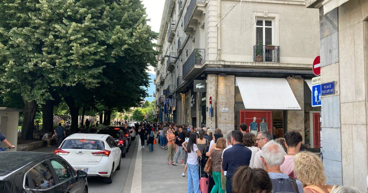 Grenoble. Affluence exceptionnelle dans une librairie grenobloise pour voir Raphaël Quenard !