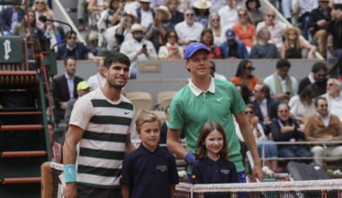 En direct Roland-Garros. Une fin de set indécise entre Jannik Sinner et Carlos Alcaraz, suivez la finale