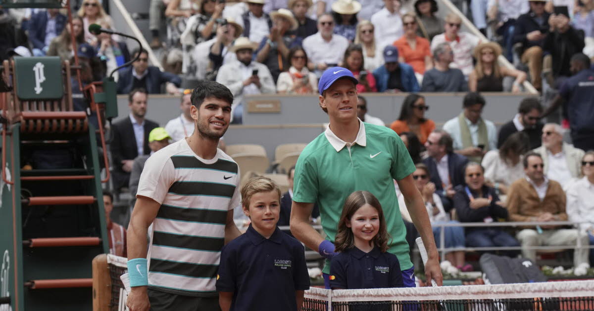En direct Roland-Garros. Une fin de set indécise entre Jannik Sinner et Carlos Alcaraz, suivez la finale
