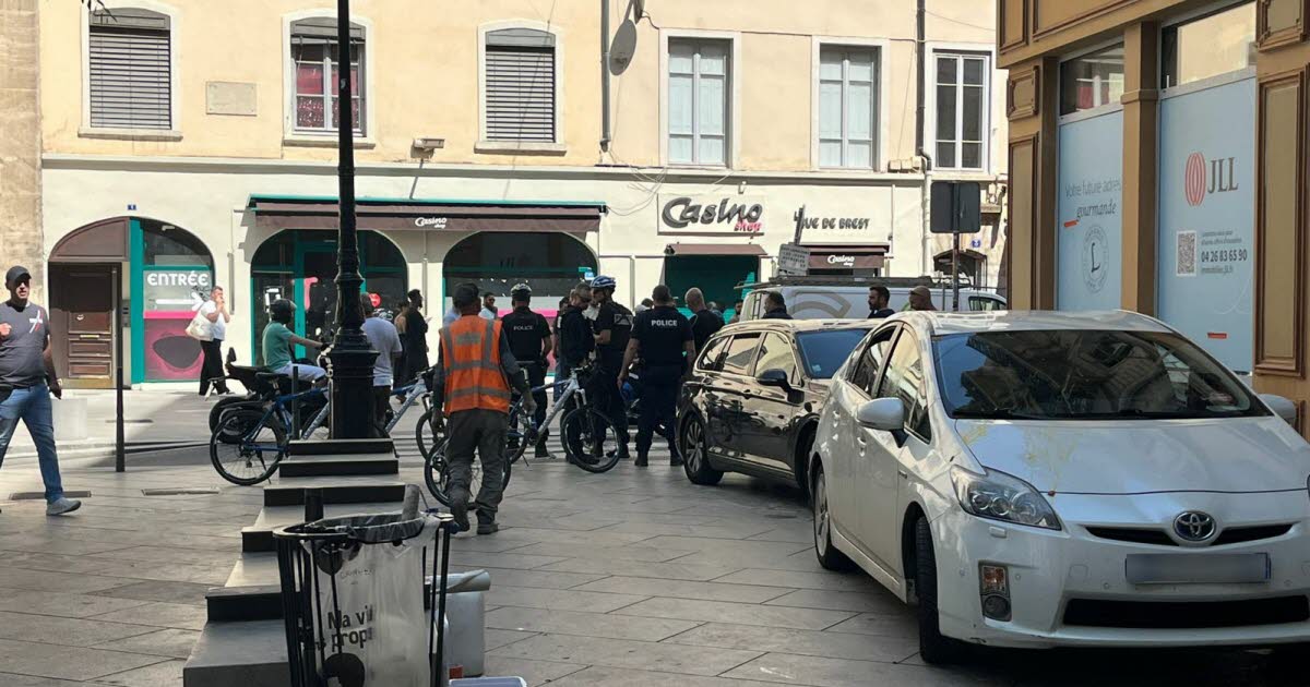 Lyon. Un chauffeur VTC non gréviste force le passage et pointe une arme factice en pleine Presqu’île