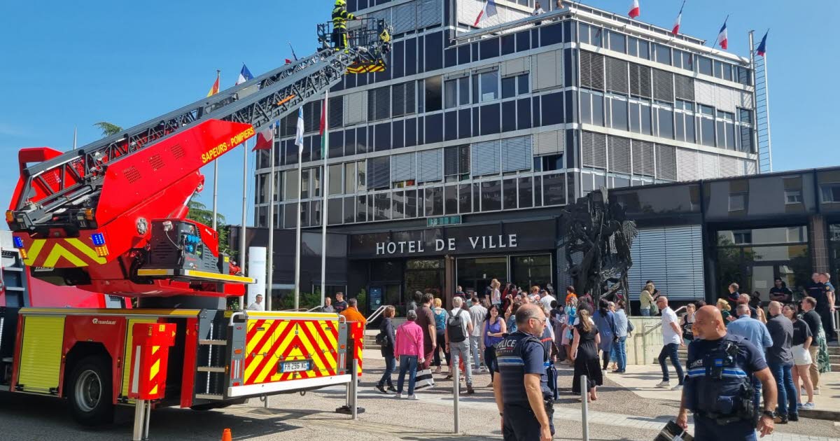Vandœuvre-lès-Nancy. Important déploiement de pompiers et mairie évacuée : un exercice incendie