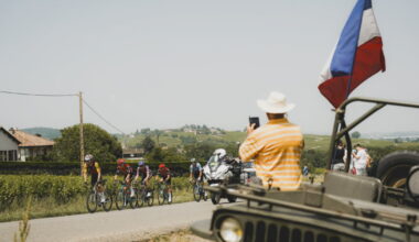 En direct Critérium du Dauphiné. Gros duel entre le peloton et les échappés, quatre Français sont en tête... Suivez la 5e étape