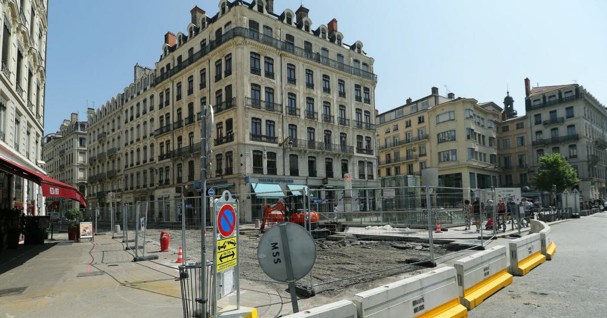 l’accès à la rue Edouard-Herriot déjà interdit aux voitures