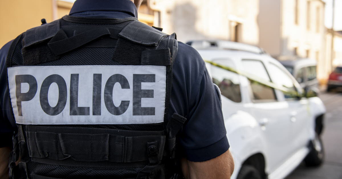 Lyon. Dans un état second, il frappe des passantes au hasard puis se jette sous un bus