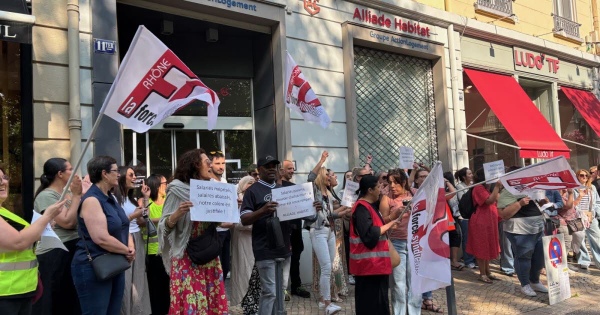 les salariés d’Alliade Habitat manifestent à Saint-Etienne