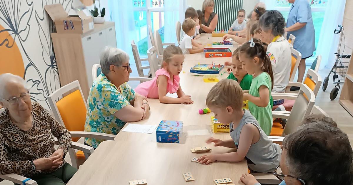 Champigneulles. Élèves et résidents des Fourasses réunis autour des jeux
