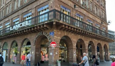rideau pour la librairie Kléber, deux postes et Polesi