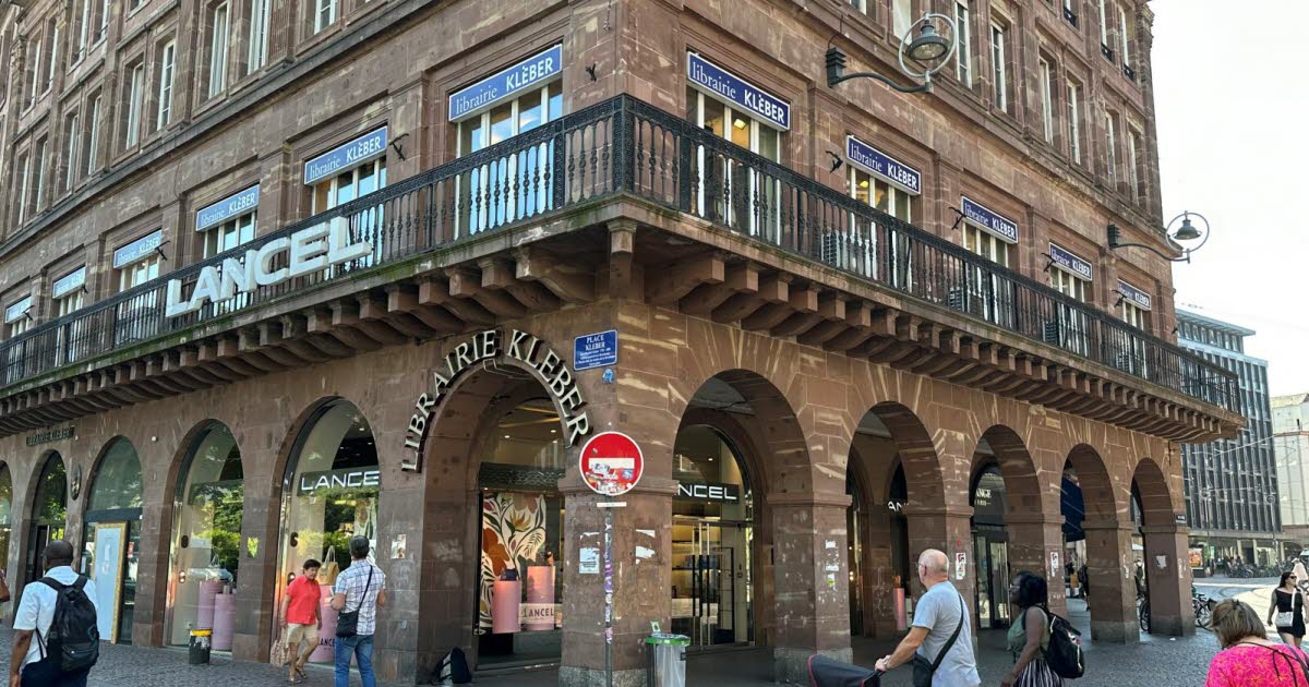 rideau pour la librairie Kléber, deux postes et Polesi