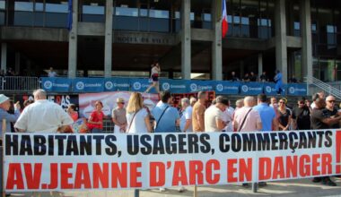 Grenoble. Manifestation en marge du conseil municipal : « Éric, rends-nous notre ville ! »