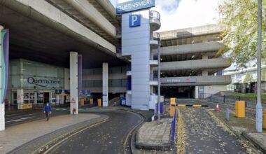 elle paie par erreur 5300 euros pour deux heures de parking