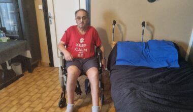 en fauteuil roulant, il ne peut plus sortir de son immeuble