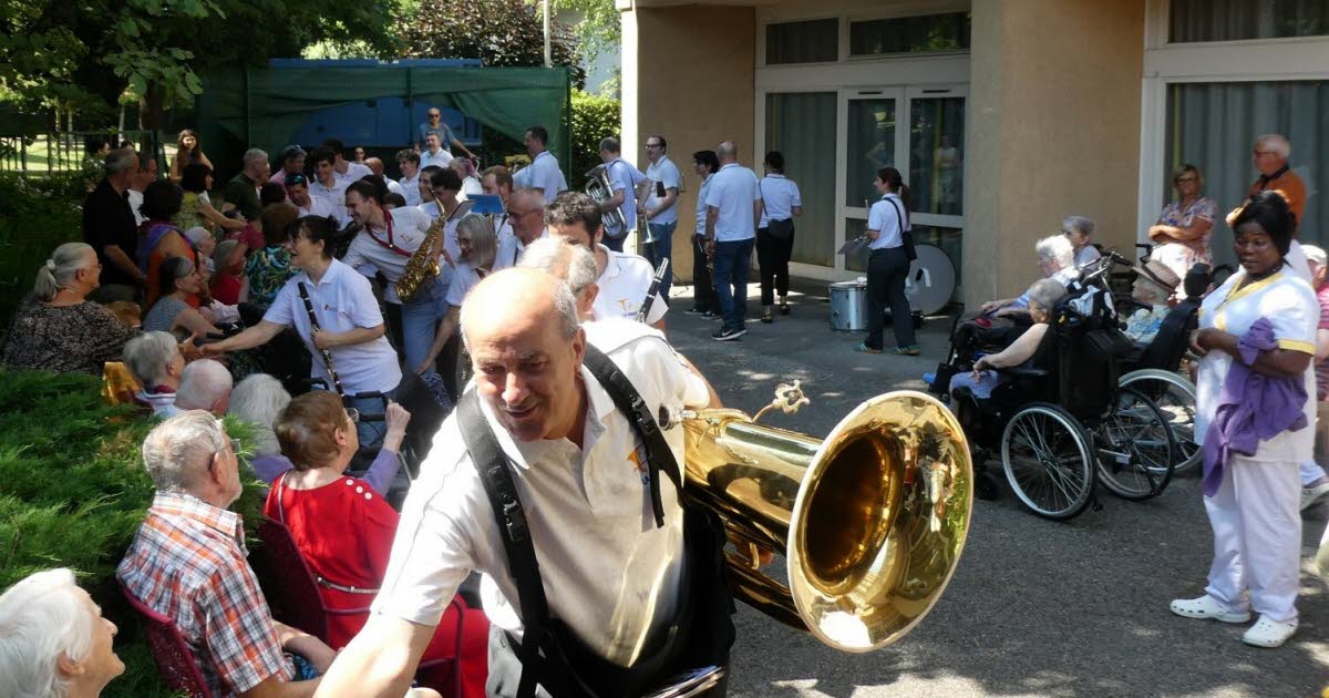Domène. Une aubade surprise pour les aînés