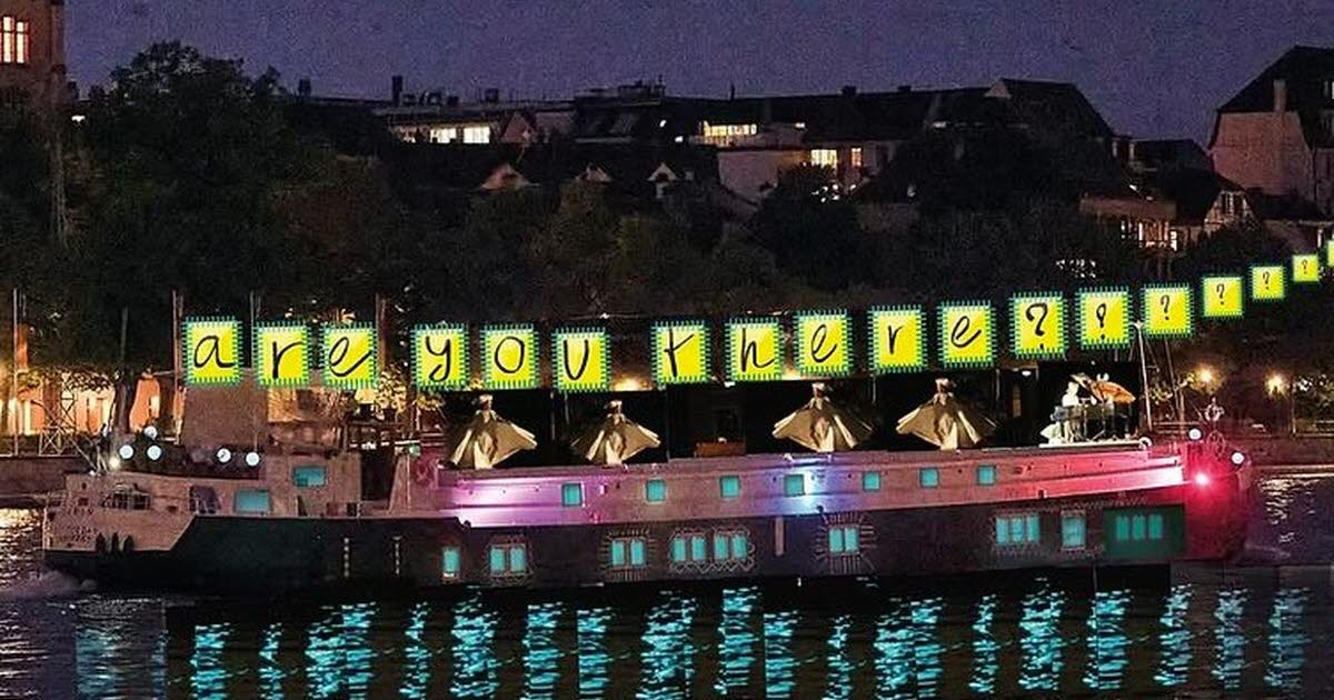 Strasbourg. Un happening artistique sur la péniche Lorin’s promenade